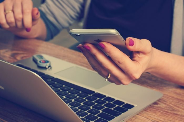 FirmBee para descubrir quién es el dueño de un número de teléfono móvil / Pixabay