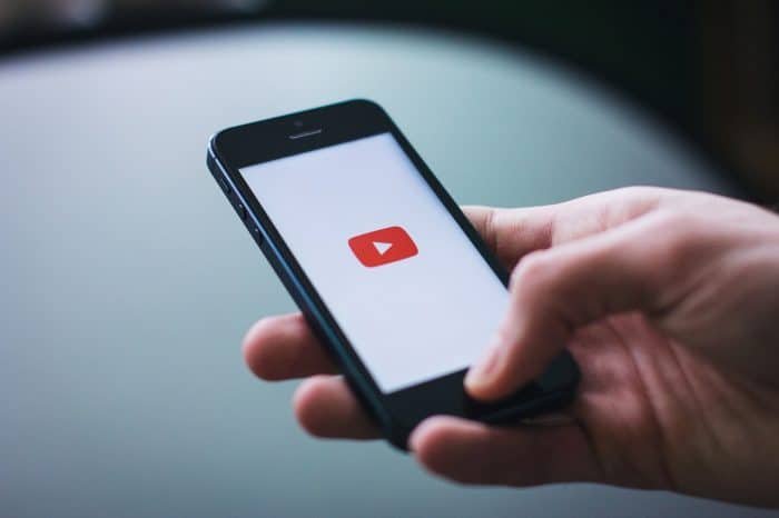 Como descargar videos de YouTube para celular]
