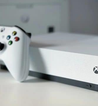 Xbox One S e controle (Imagem: Louis-Philippe Poitras/Unsplash)