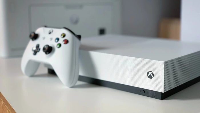 Xbox One S y control (Imagen: Louis-Philippe Poitras / Unsplash)