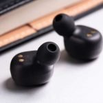 mejores auriculares en la oreja